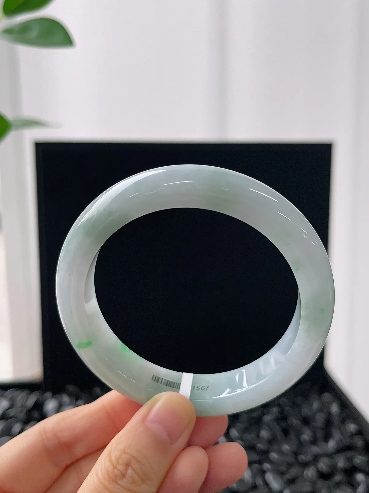 正圈56.7圈口，翡翠糯化种飘绿手镯