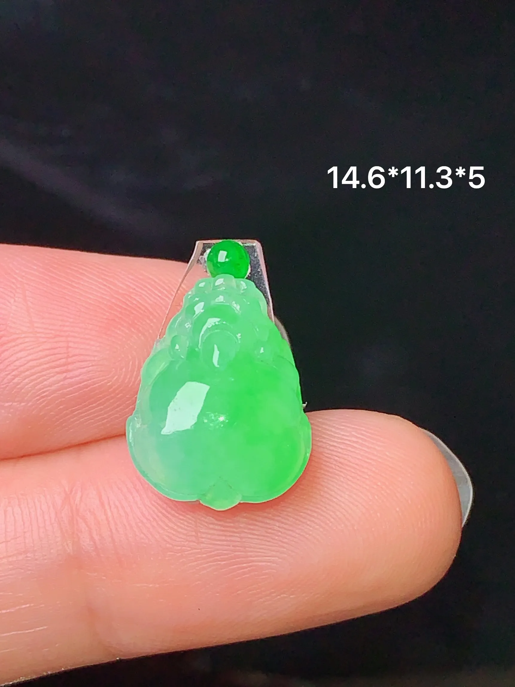 镶嵌款 翠绿貔貅 玉质细腻 色泽艳丽 整体尺寸14.6*11.3*5