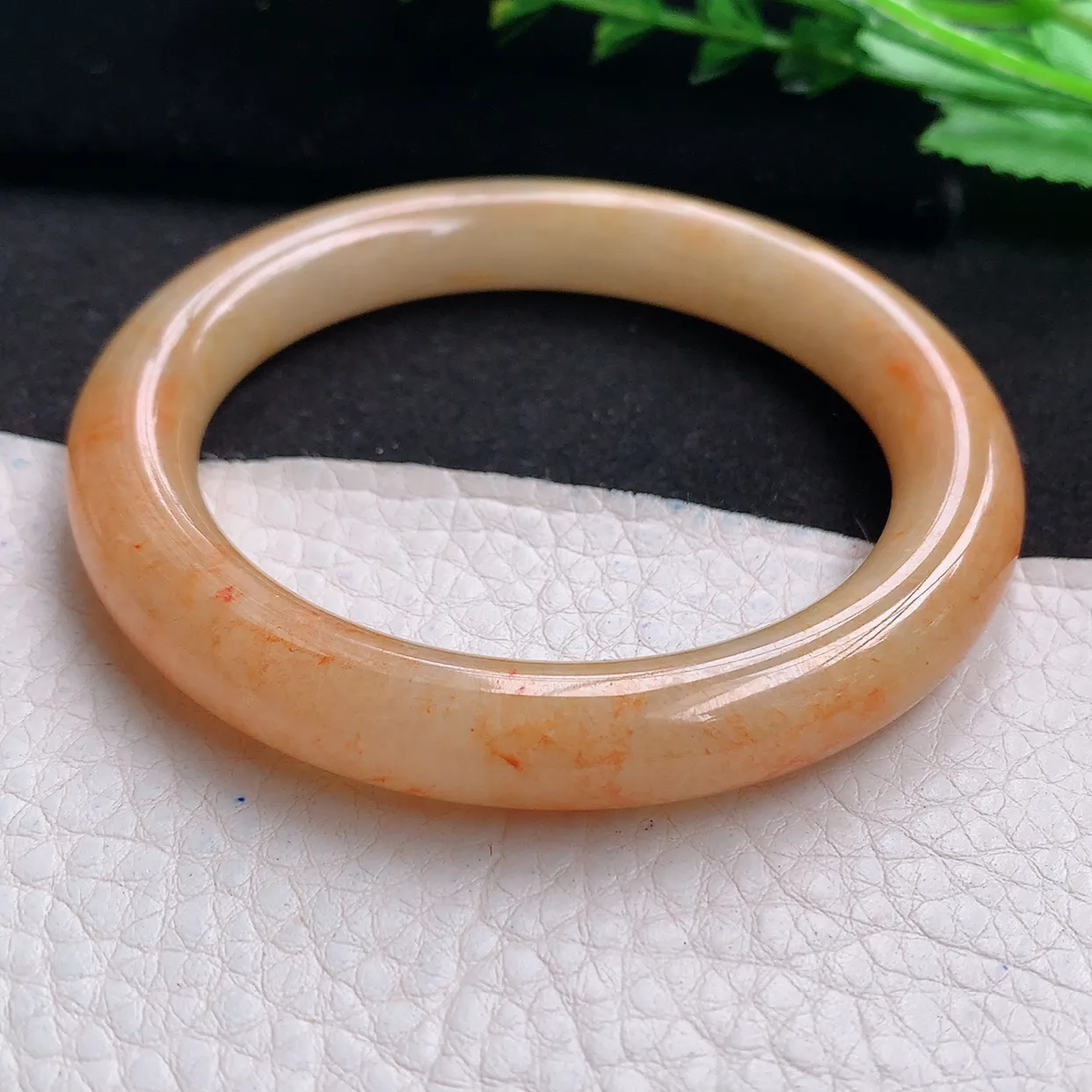 mq自然光56*10叮当镯 天然翡翠a货冰红翡圆条玉手镯 玉手环