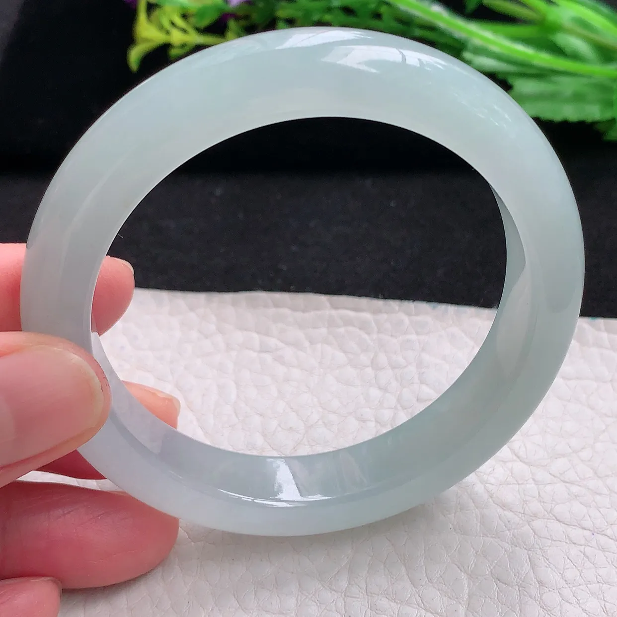 r自然光56*12*8.6平安镯 天然缅甸翡翠a货冰纯起光宽边玉手镯 玉手环