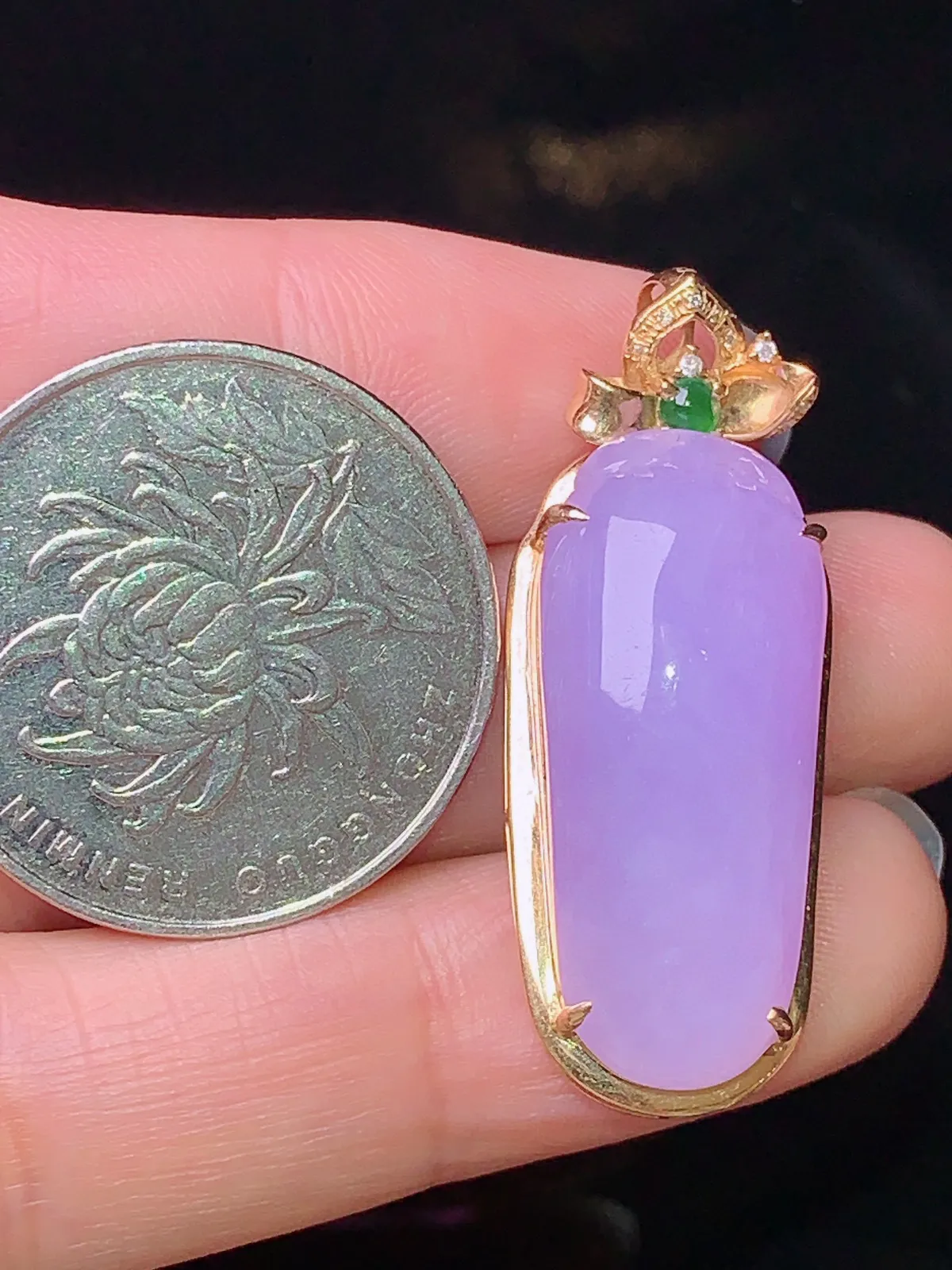 18k金钻镶嵌紫罗兰福瓜吊坠 玉质细腻 色泽艳丽 整体尺寸36.5*14*8.5