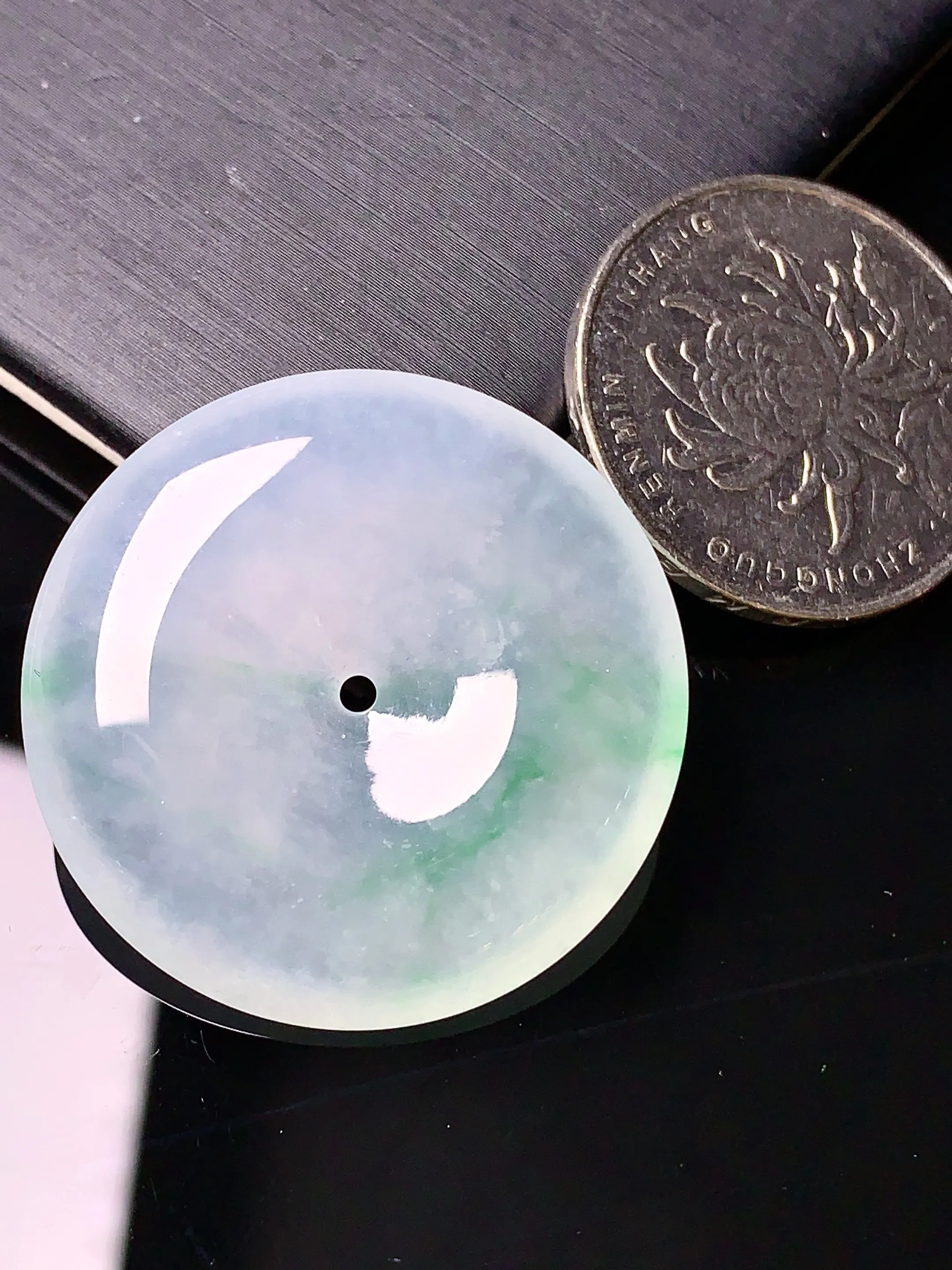 冰种平安扣吊坠 玉质细腻 色泽艳丽 整体尺寸31.7*6