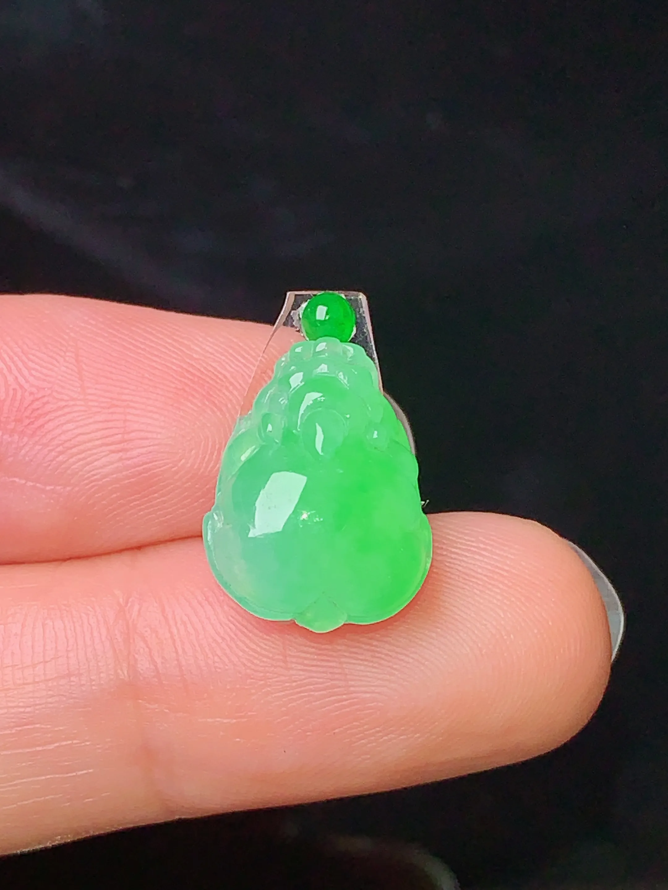 镶嵌款 翠绿貔貅 玉质细腻 色泽艳丽 整体尺寸14.6*11.3*5