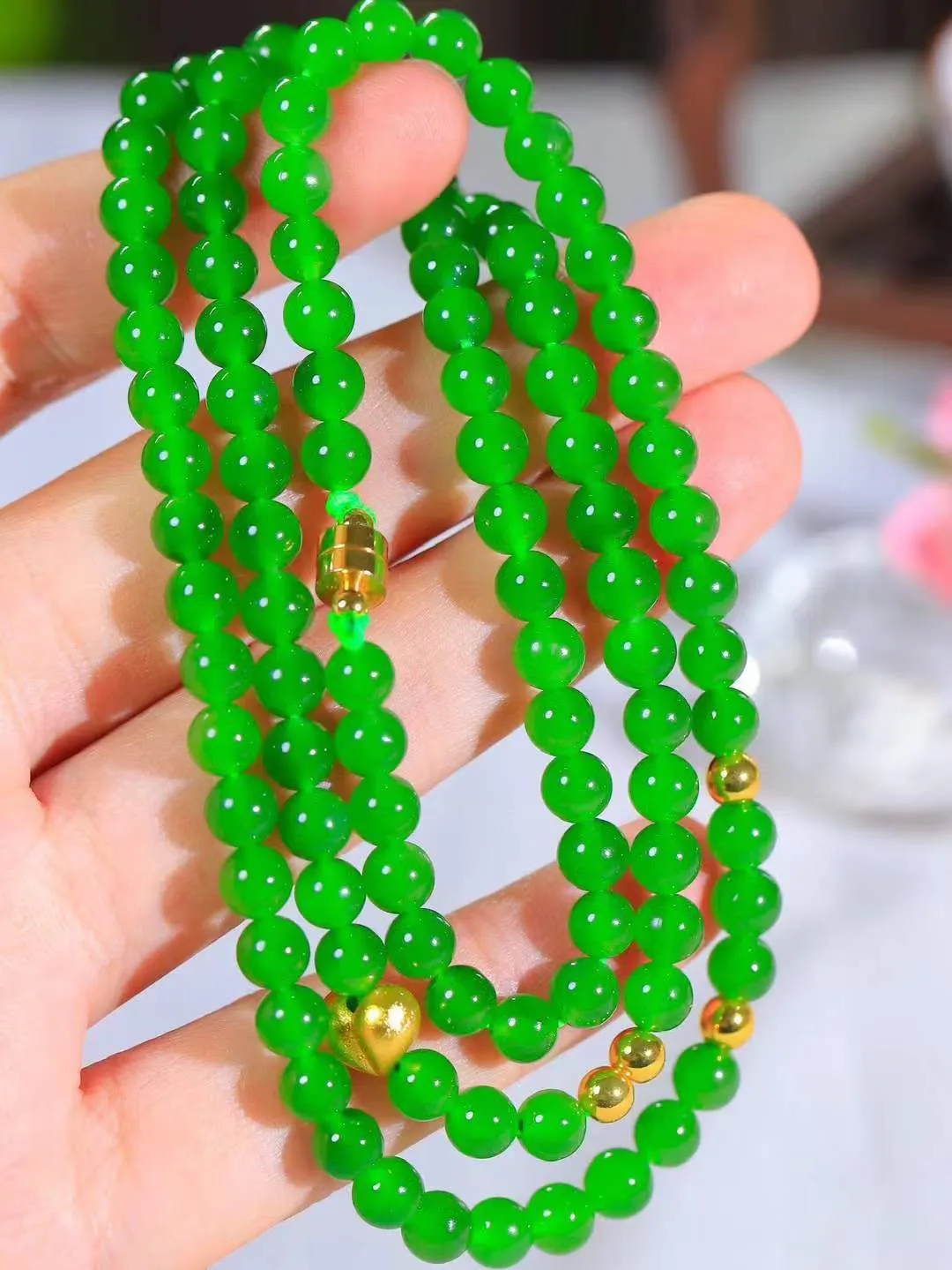 【珠圆玉润.项链】

精品和田玉碧玉珠圆玉润项链 玉质细腻油润 饱满光滑 质朴无华，悠远简单，人心境界远，百世修炼深，心灵常驻善意持，觉悟人生百世修。重43克 尺寸取一6.2mm  FDL-221093022