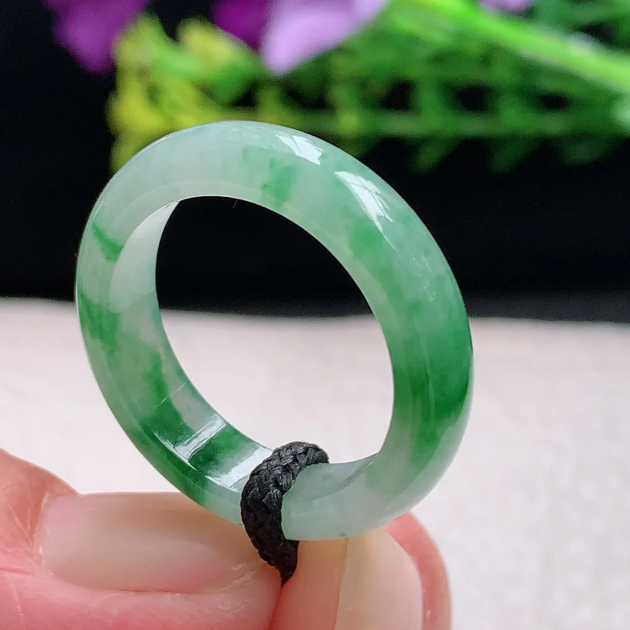 zl自然光19.5*5.5*3.4天然缅甸翡翠a 货19.5mm内径飘绿花玉戒指 玉指环