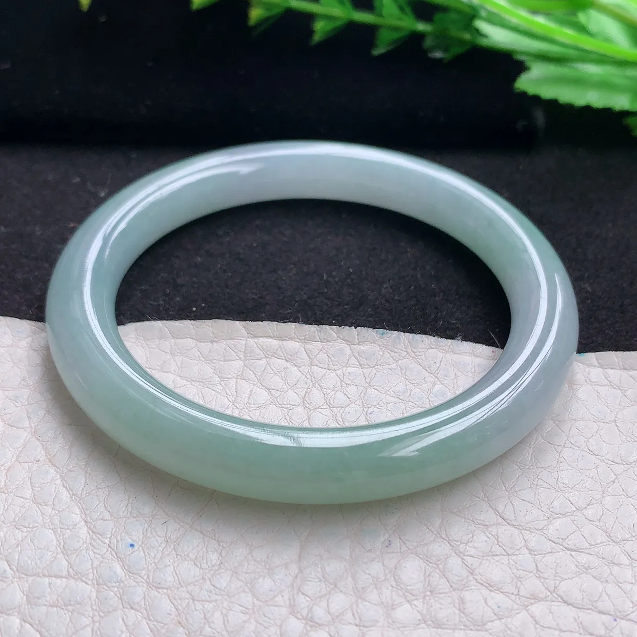 n小圈口52.5*8.6*8.5美人镯 缅甸翡翠a货清秀圆条玉手镯 叮当镯