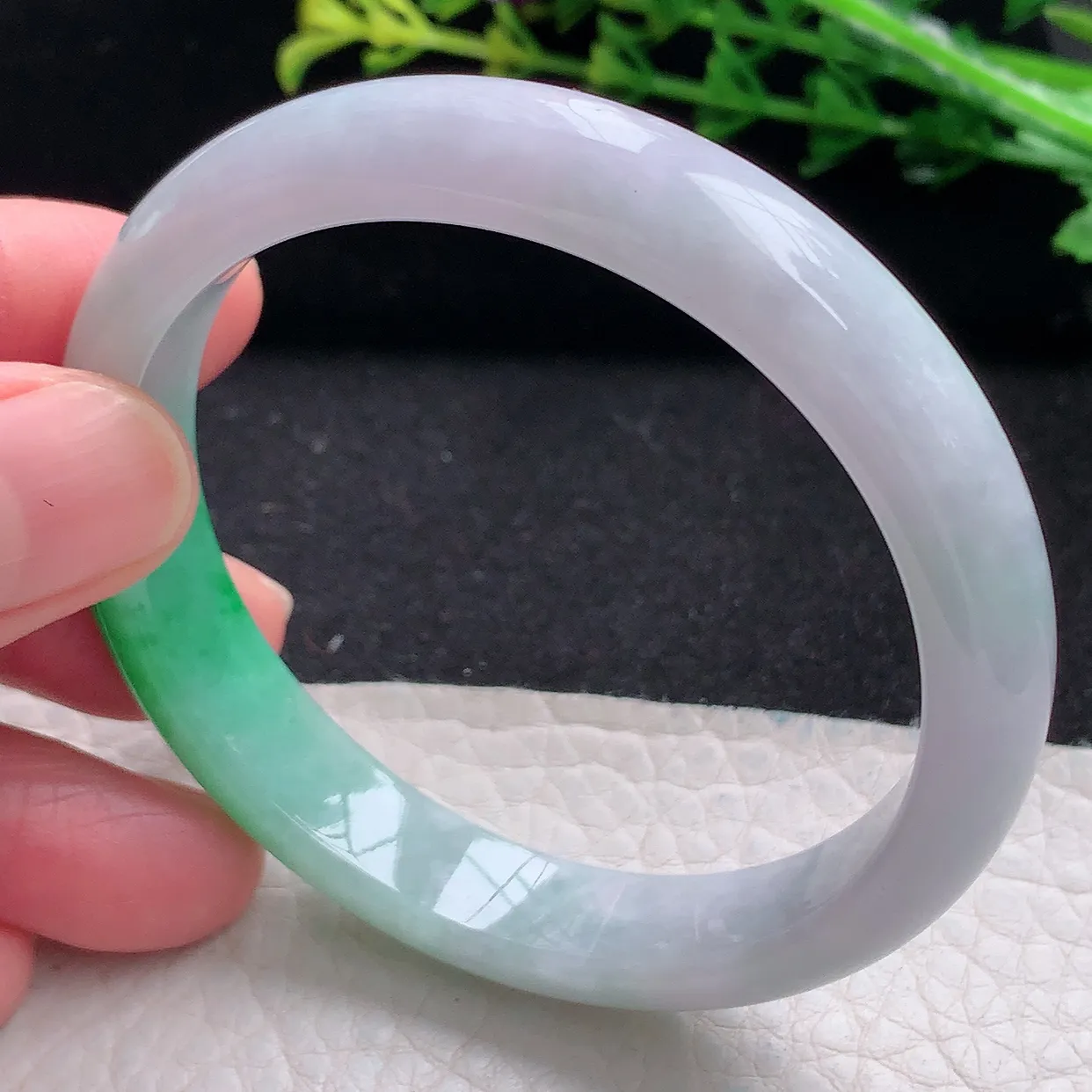 n自然光53.5*11*7平安镯 天然翡翠a货飘阳绿清秀宽边玉手镯 玉手环