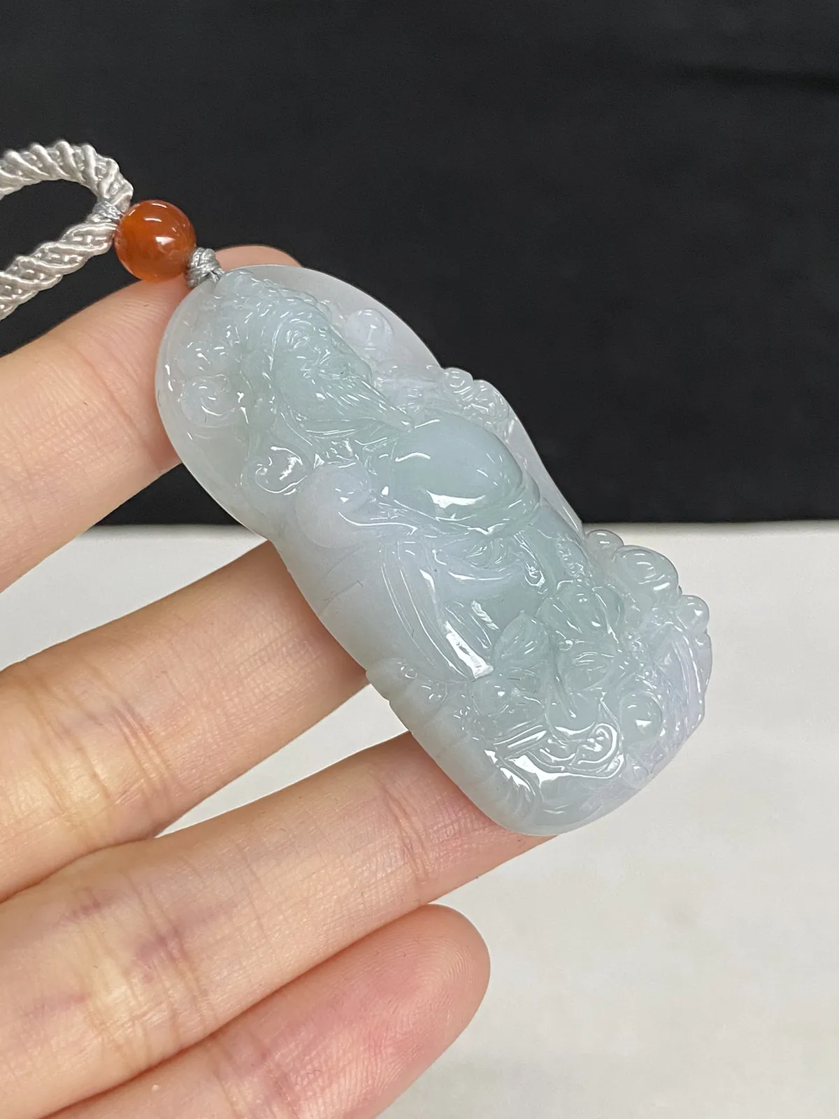 翡翠吊坠，配珠未测