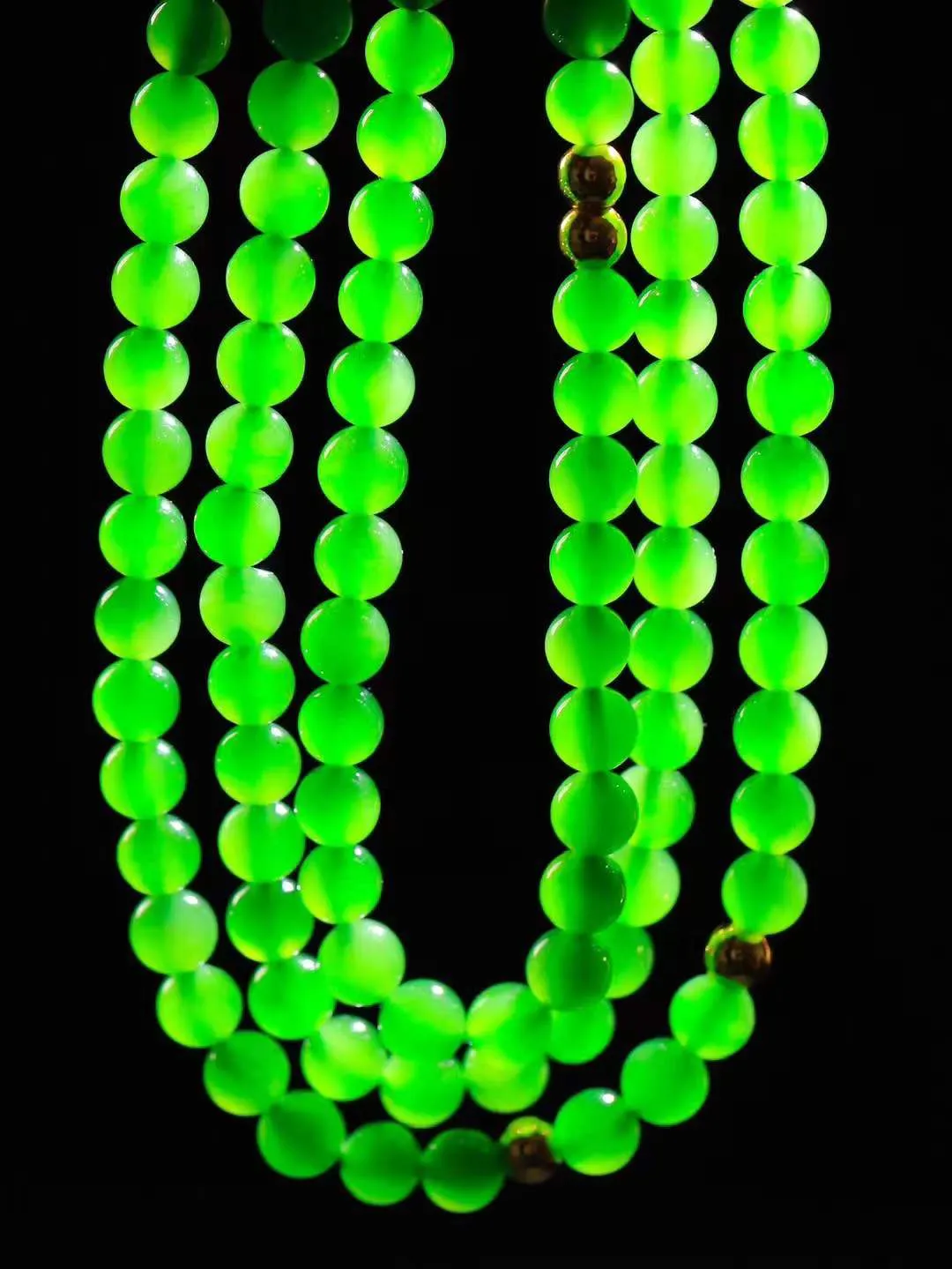 【珠圆玉润.项链】

精品和田玉碧玉珠圆玉润项链 玉质细腻油润 饱满光滑 质朴无华，悠远简单，人心境界远，百世修炼深，心灵常驻善意持，觉悟人生百世修。重43克 尺寸取一6.2mm  FDL-221093022