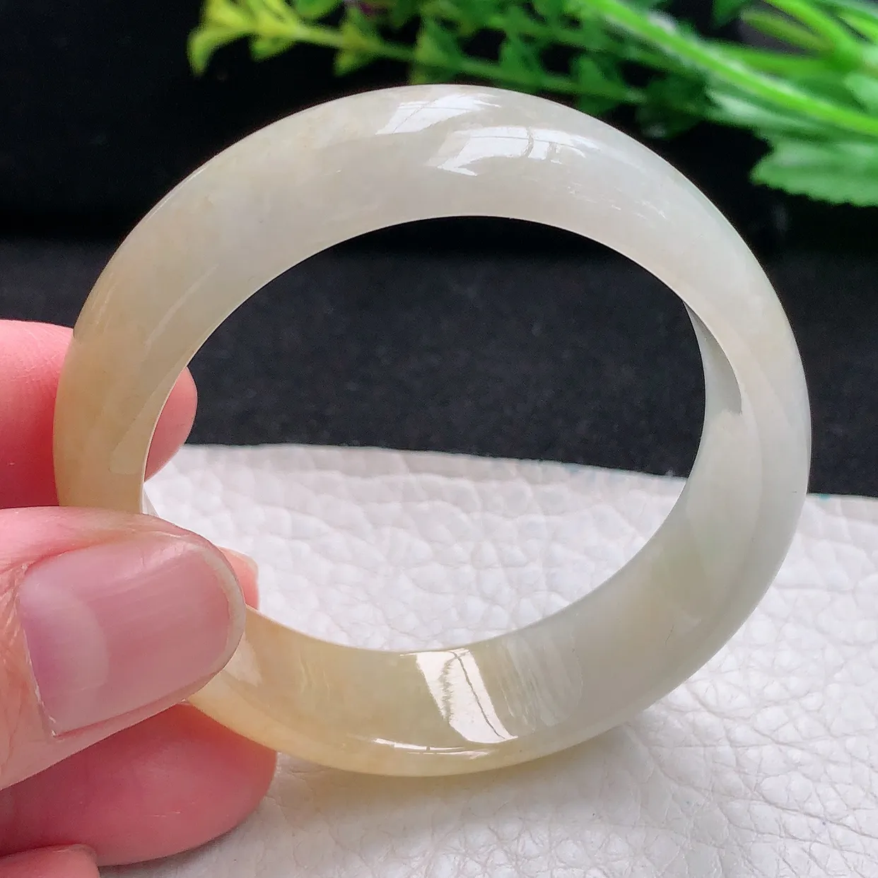 mq自然光55.5*47*14*6贵妃镯 天然翡翠a货冰双彩蛋形宽边玉手镯 玉手环