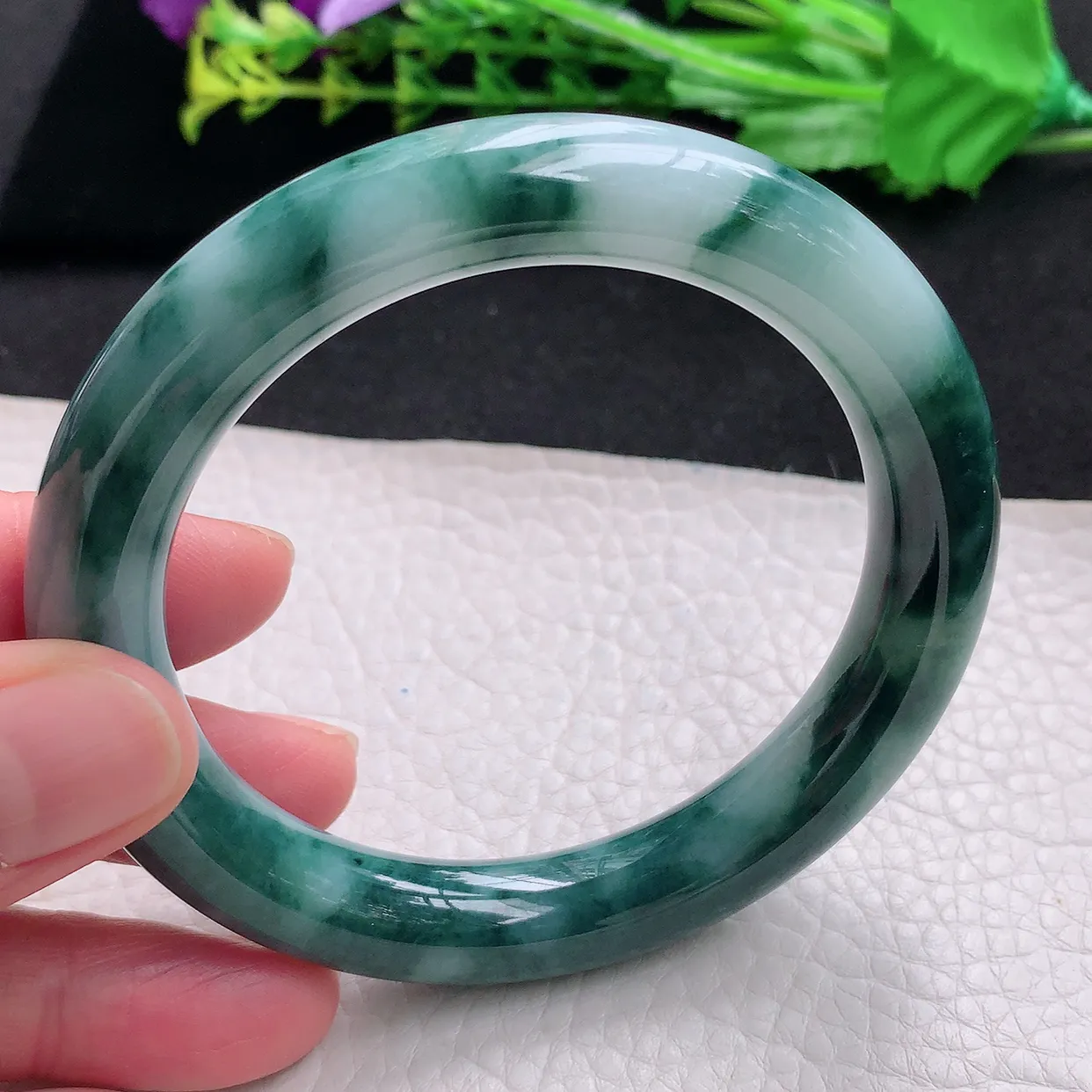 js自然光59*11美人镯 天然缅甸翡翠a货飘花圆条玉手镯 玉手环