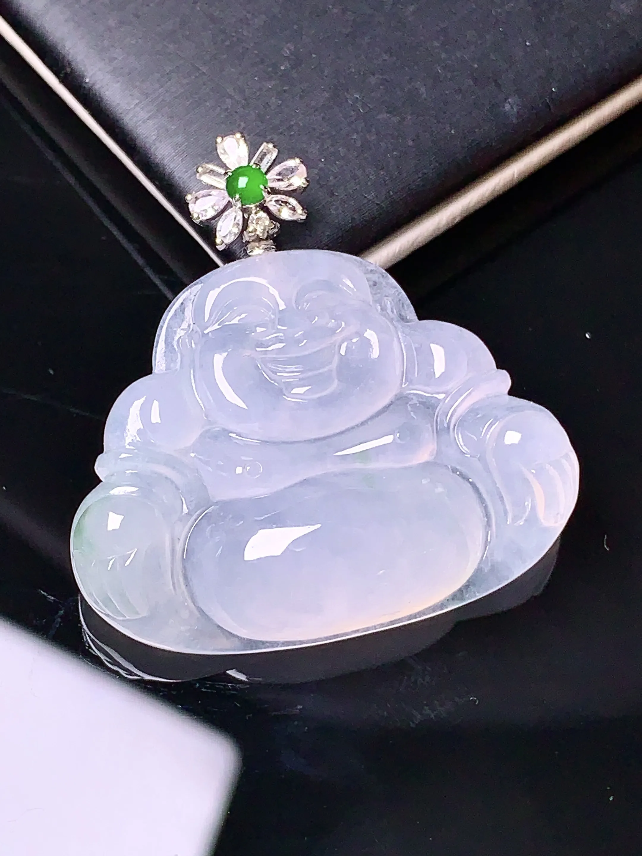 18k金钻镶嵌冰种佛公吊坠 玉质细腻 色泽艳丽 整体尺寸30.8*30.3*6.8