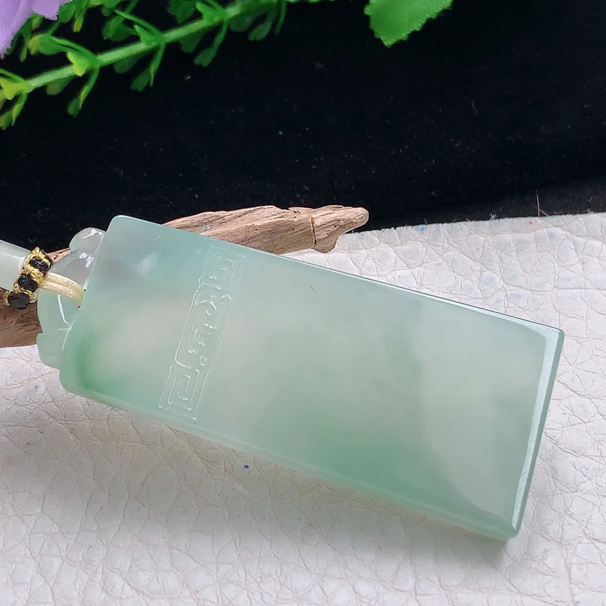 yl自然光57.8*24.3*5.5天然缅甸翡翠a货精雕冰晴秀气无事牌玉吊坠 玉挂件