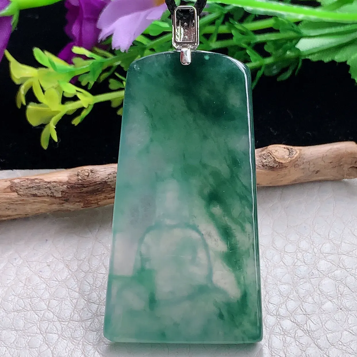 yl自然光53.4*28.8*5.8天然缅甸翡翠a货精雕冰蓝山水观音玉坠 玉挂件