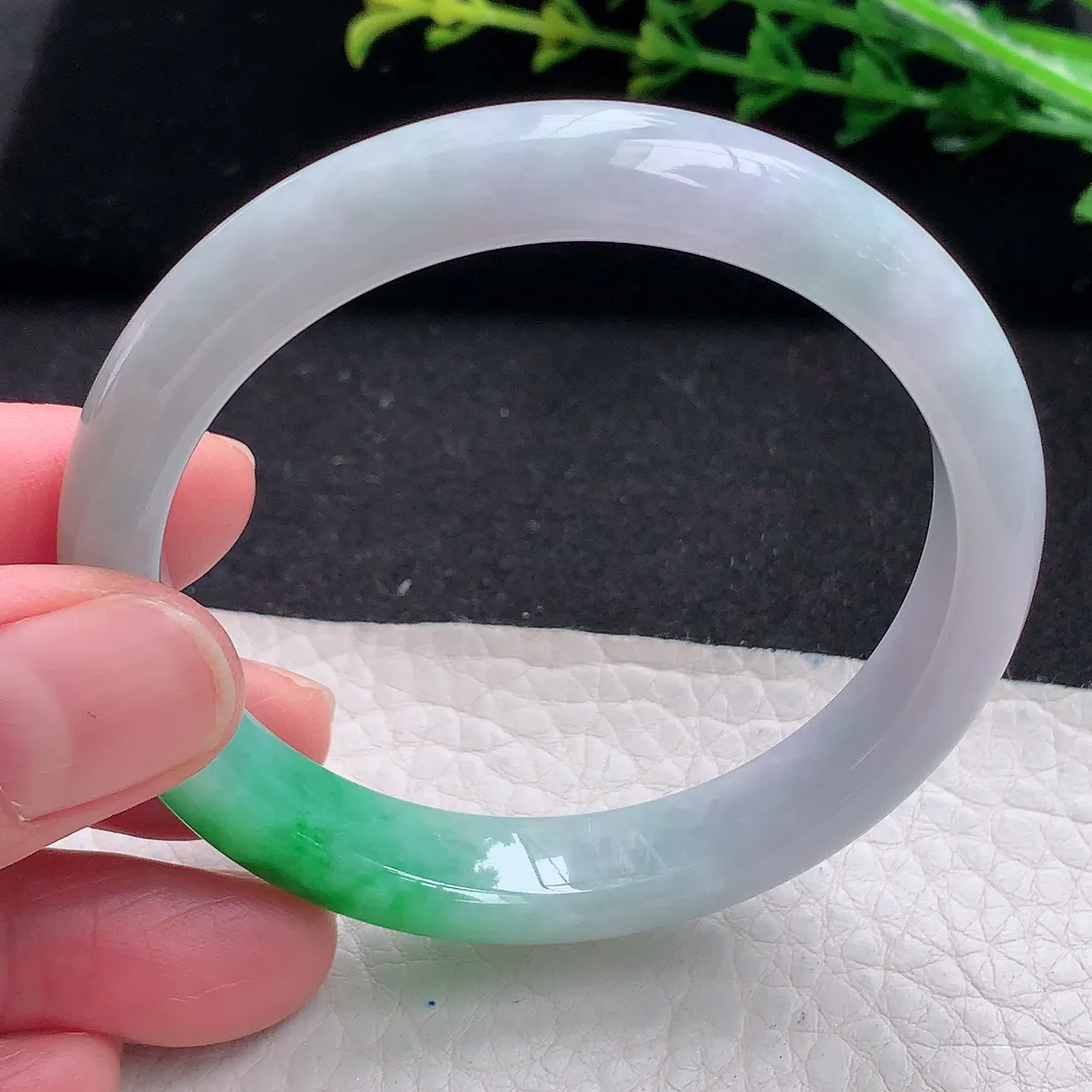 n自然光53.5*11*7平安镯 天然翡翠a货飘阳绿清秀宽边玉手镯 玉手环