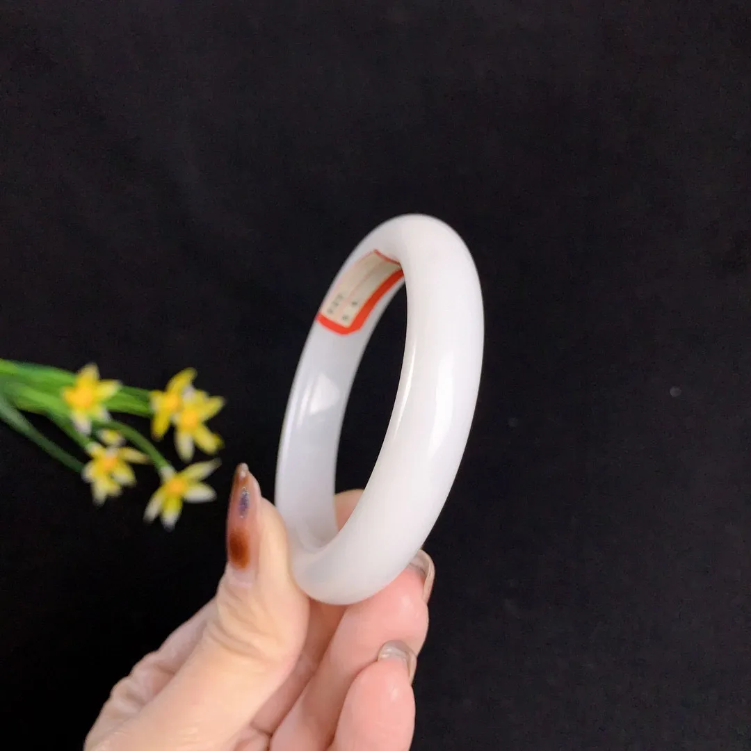 和田玉53.5圈口羊脂白手镯！玉质细腻油润 底色纯净 无裂无杂 脂粉好，品质好！