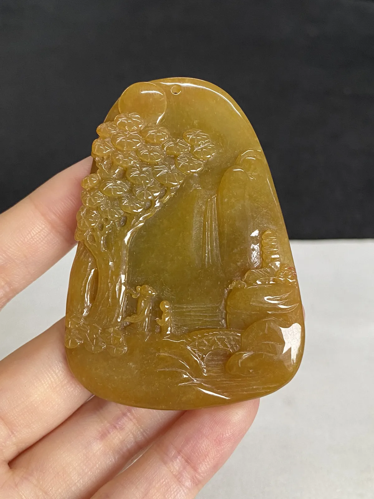 翡翠糯化种黄色山水牌