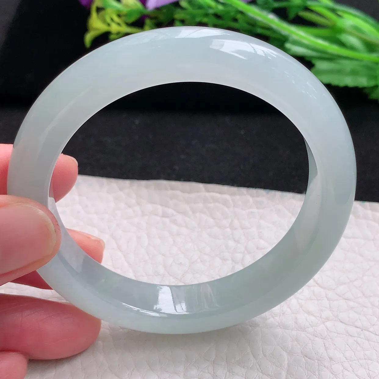 r自然光56*12*8.6平安镯 天然缅甸翡翠a货冰纯起光宽边玉手镯 玉手环