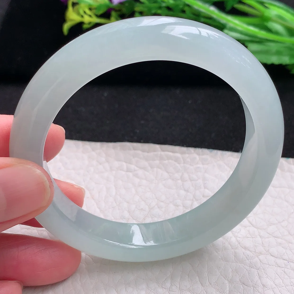 r自然光56*12*8.6平安镯 天然缅甸翡翠a货冰纯起光宽边玉手镯 玉手环