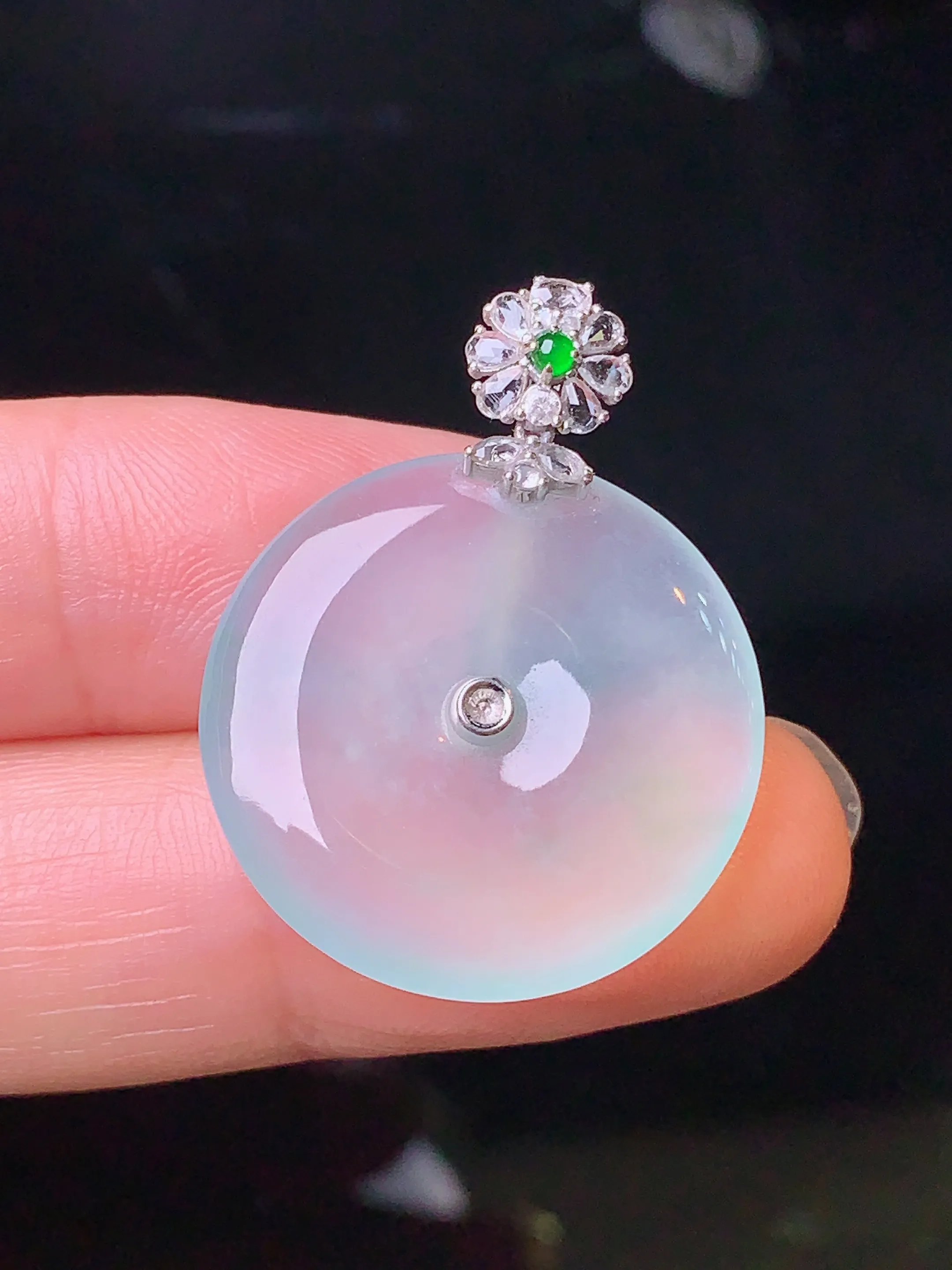 18k金钻镶嵌冰种平安扣吊坠 玉质细腻 色泽艳丽 整体尺寸29.7*22.7*4