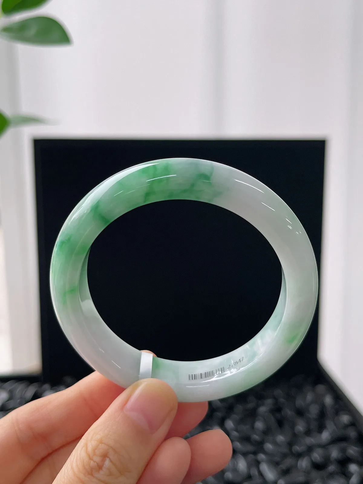 正圈51.3圈口，翡翠糯化种飘绿手镯