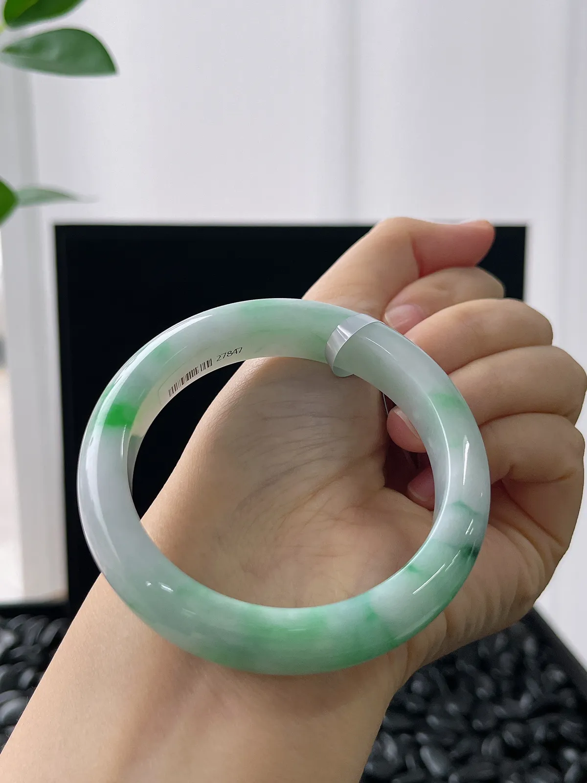 正圈51.3圈口，翡翠糯化种飘绿手镯