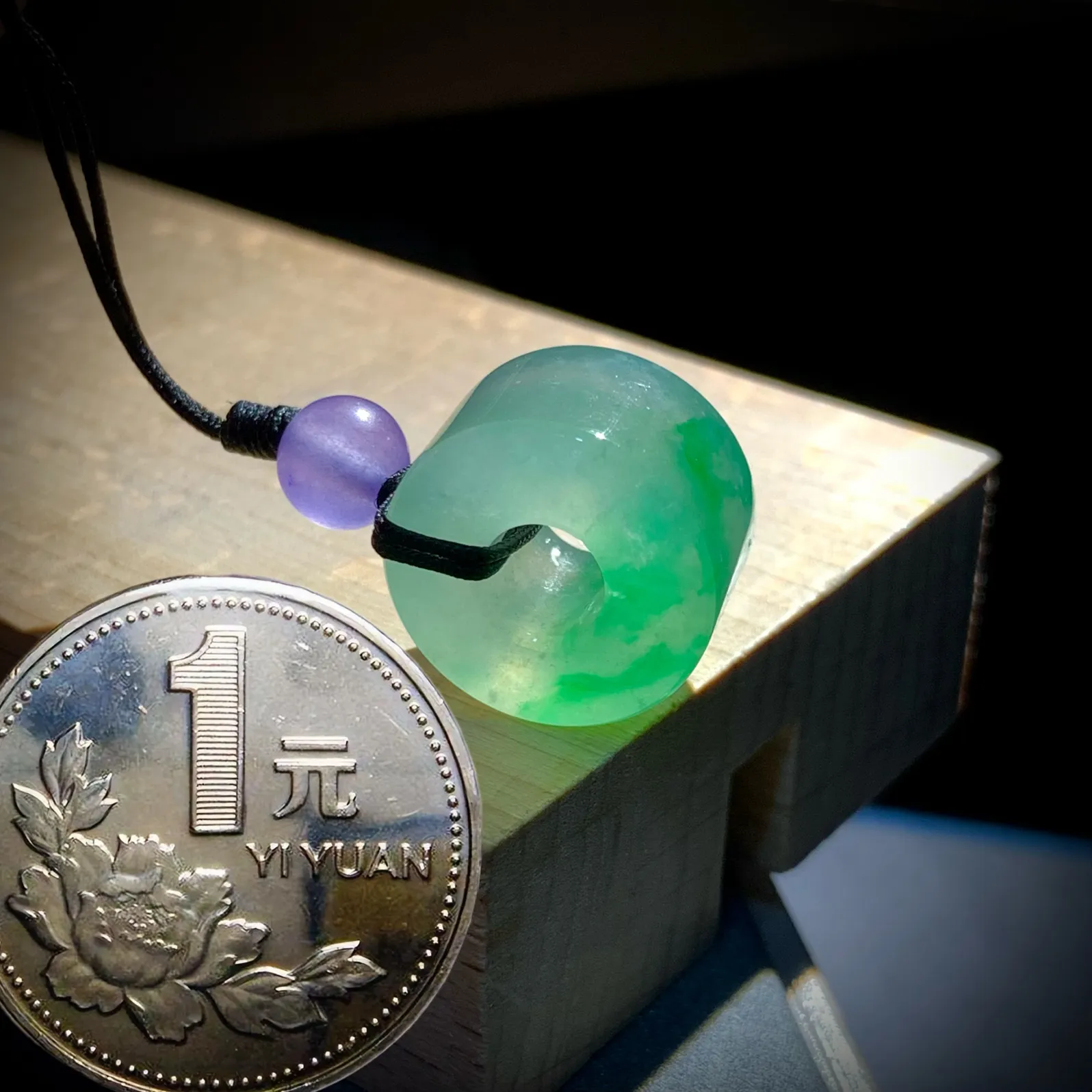 绿花路路通，15.6-9.2mm，顶珠为装饰品