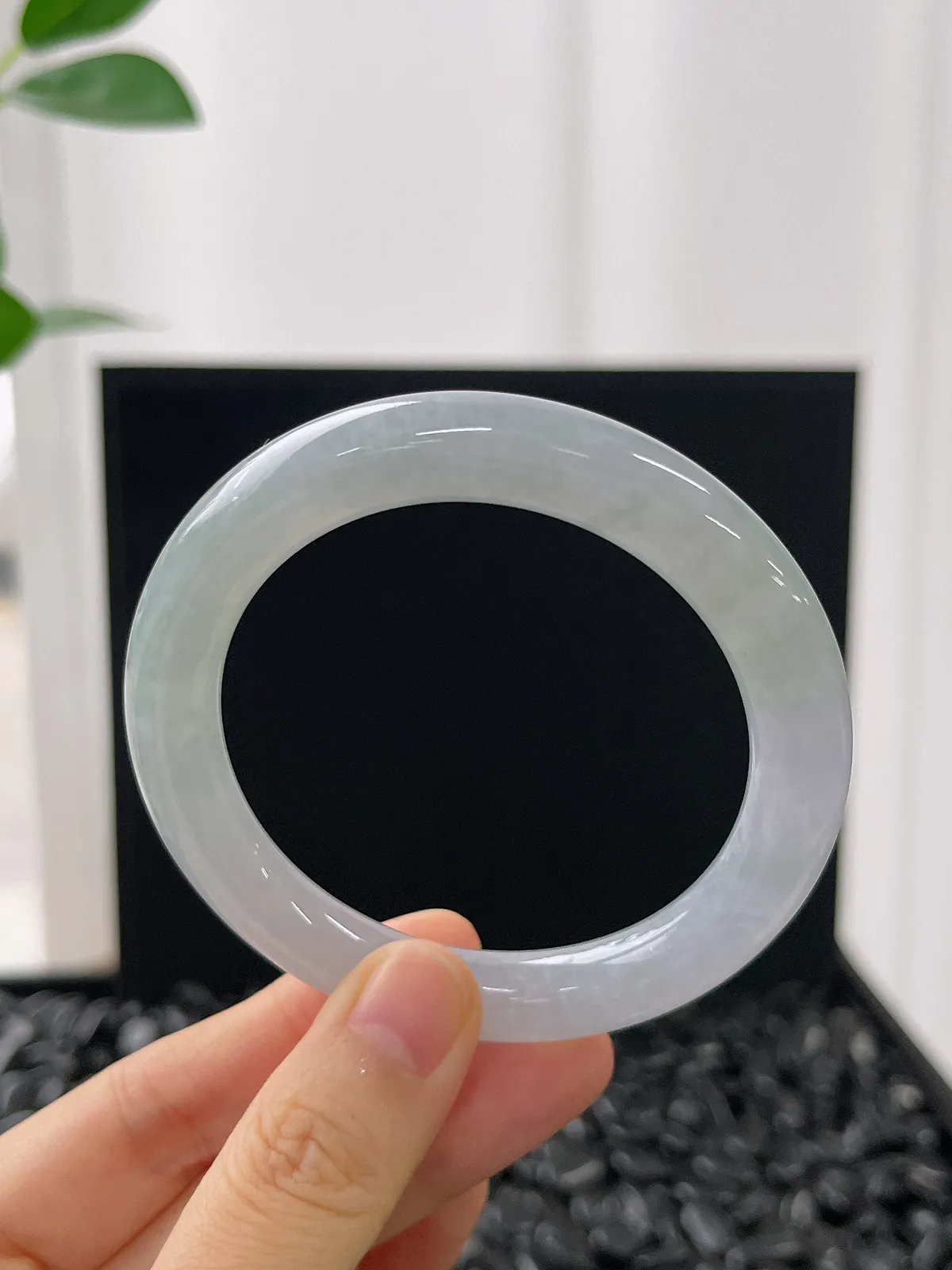 圆镯53.4圈口，翡翠冰糯种春带彩手镯