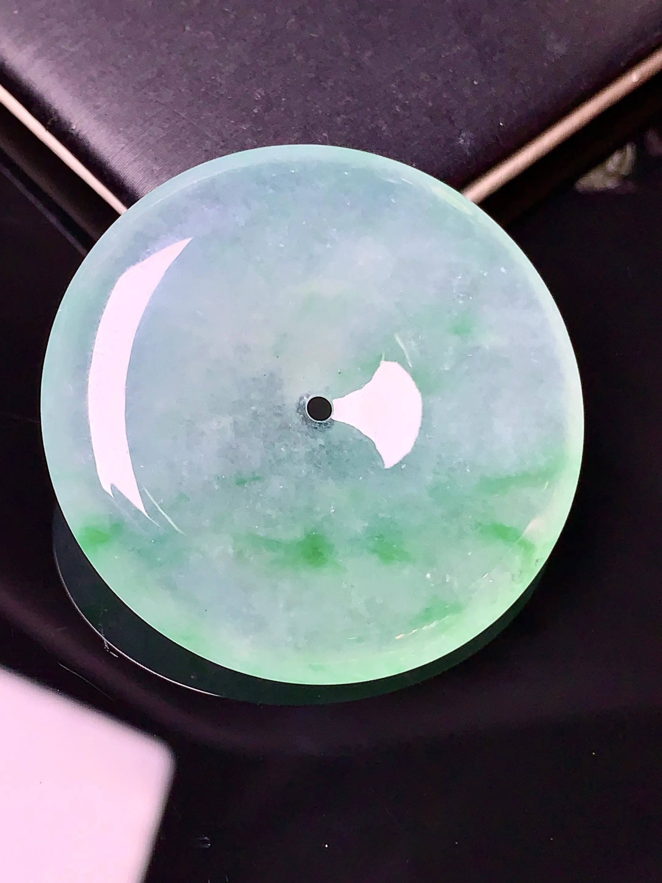 飘绿平安扣吊坠 玉质细腻 色泽艳丽 整体尺寸35.2*6