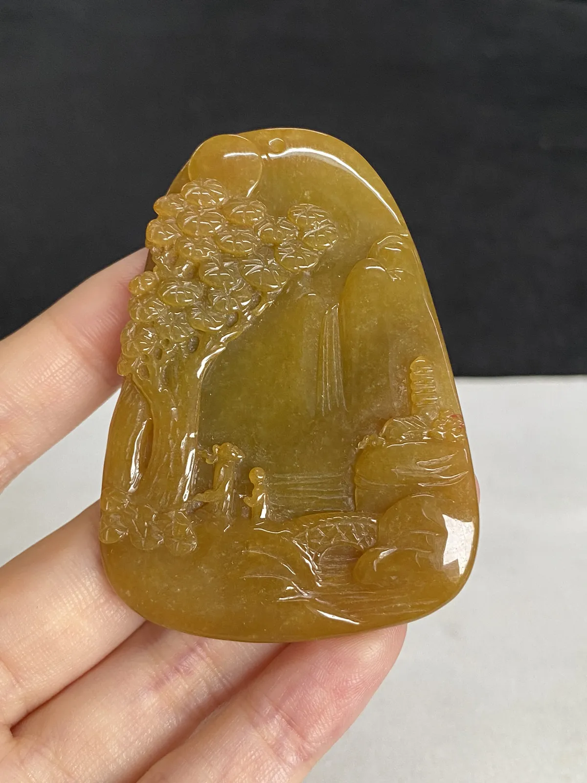 翡翠糯化种黄色山水牌