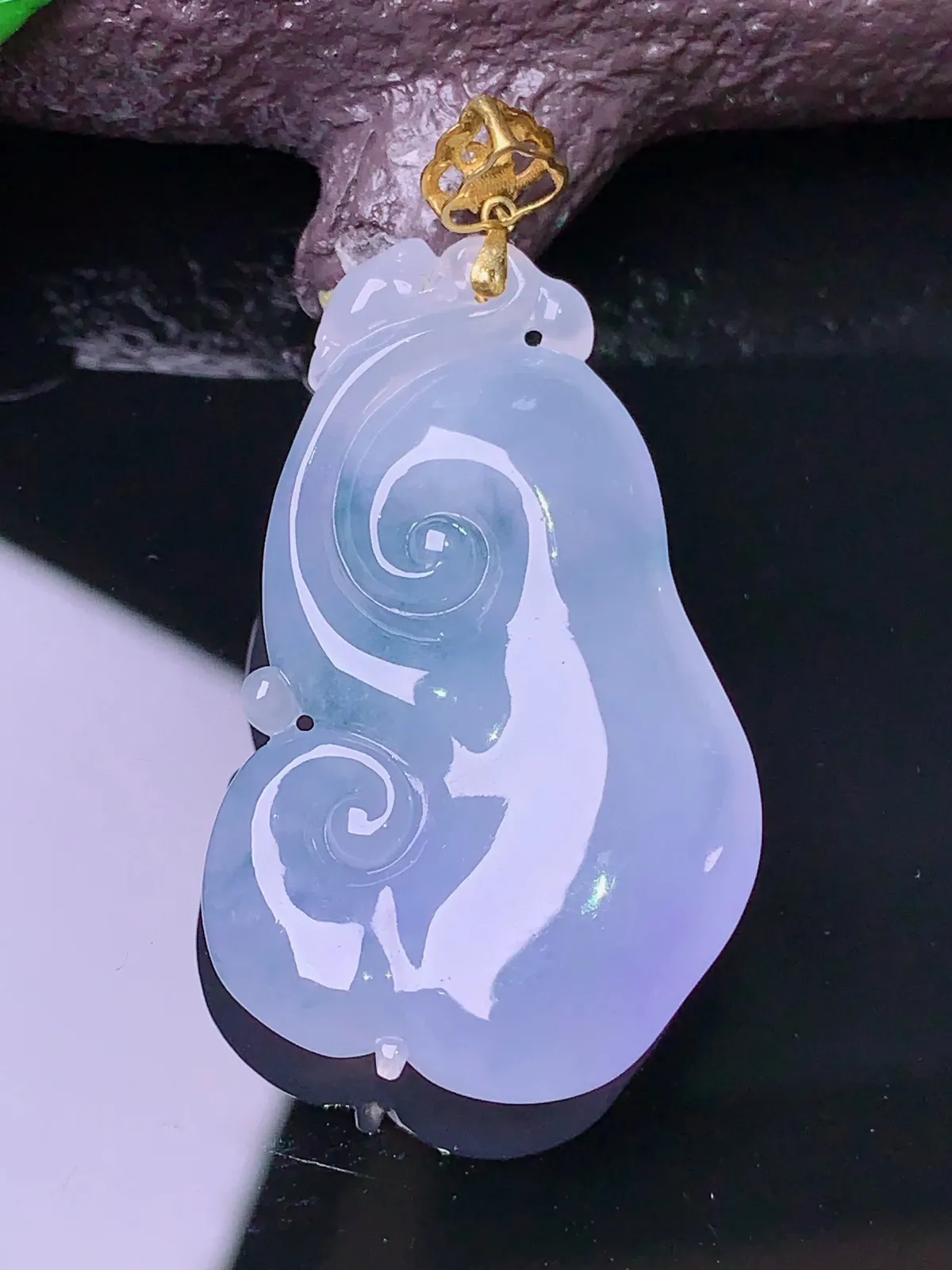 18k金镶嵌紫罗兰如意吊坠 玉质细腻 色泽清新艳丽 整体尺寸43.6*23*6.7