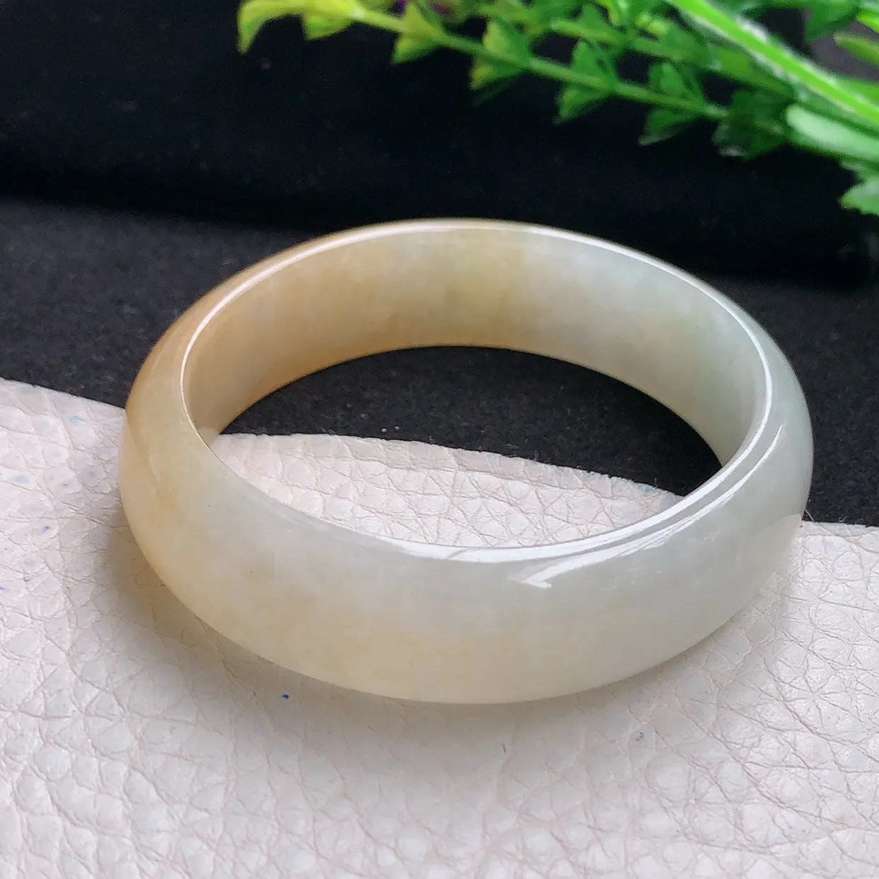 mq自然光55.5*47*14*6贵妃镯 天然翡翠a货冰双彩蛋形宽边玉手镯 玉手环