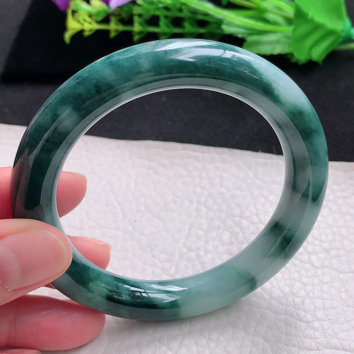 js自然光59*11美人镯 天然缅甸翡翠a货飘花圆条玉手镯 玉手环