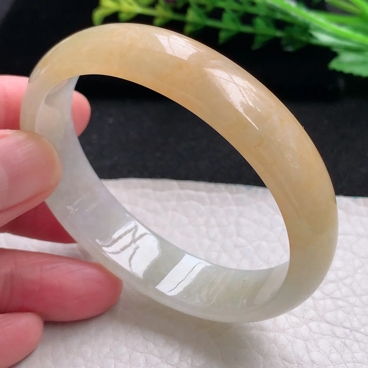 mq自然光55.5*47*14*6贵妃镯 天然翡翠a货冰双彩蛋形宽边玉手镯 玉手环