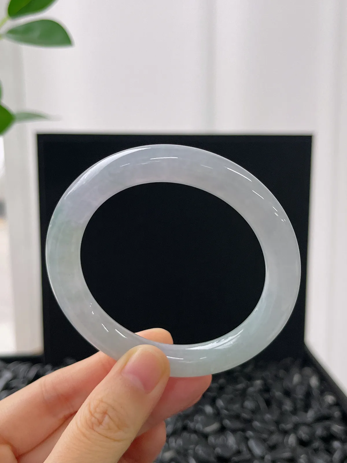 圆镯53.4圈口，翡翠冰糯种春带彩手镯