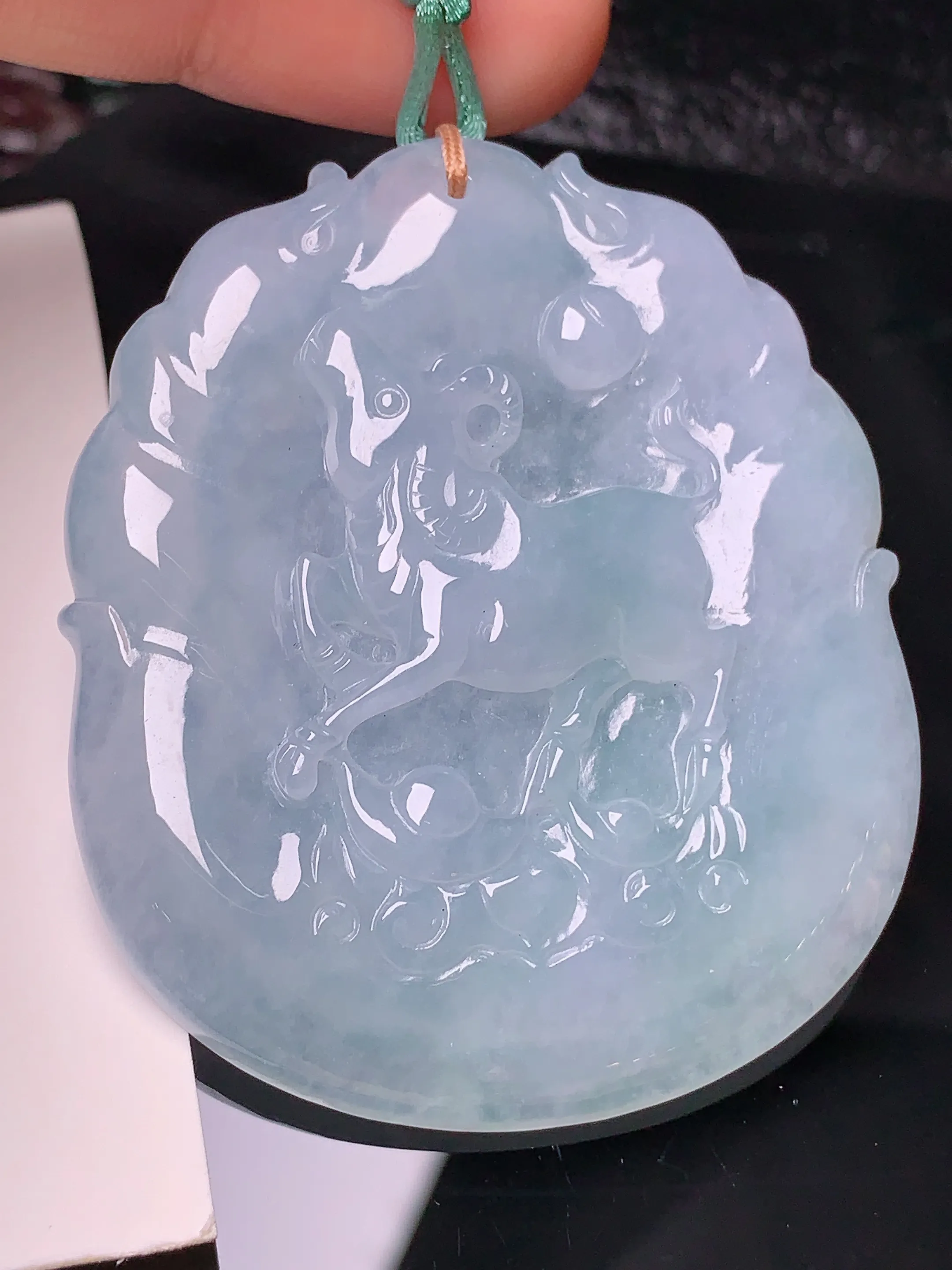 生肖羊牌吊坠 玉质细腻 色泽艳丽 整体尺寸52.2*43.8*5.5