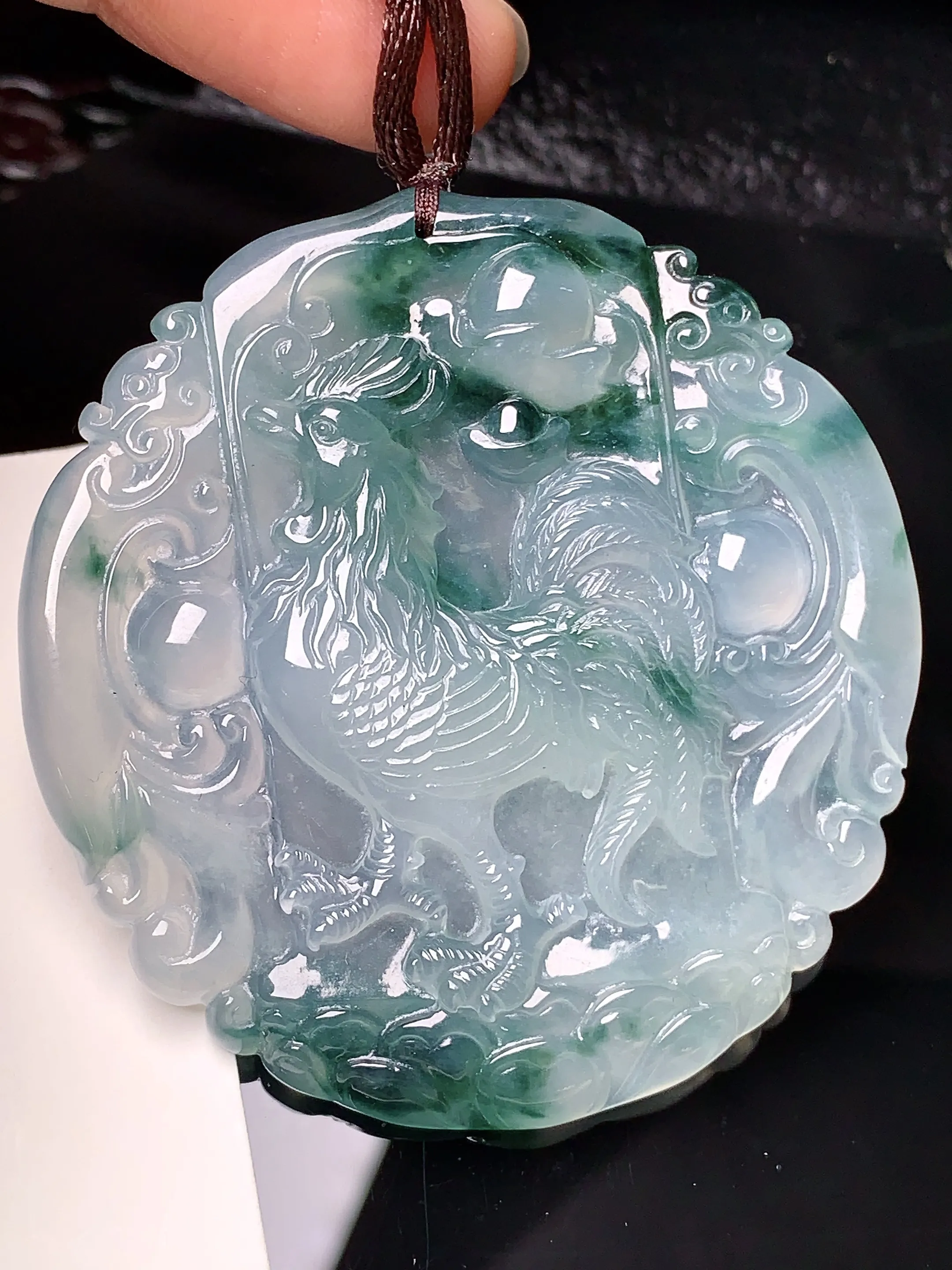 飘绿生肖鸡吊坠 玉质细腻 色泽艳丽 整体尺寸53.8*51.2*5