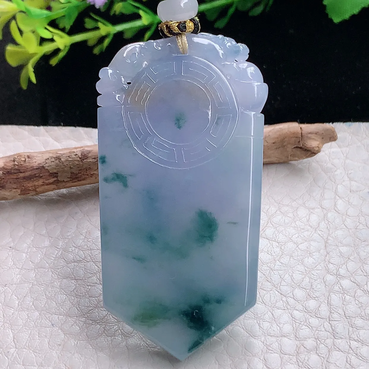 yl自然光56.6*31*6.2特色随形天然缅甸翡翠a货怀古雕平安无事牌玉吊坠