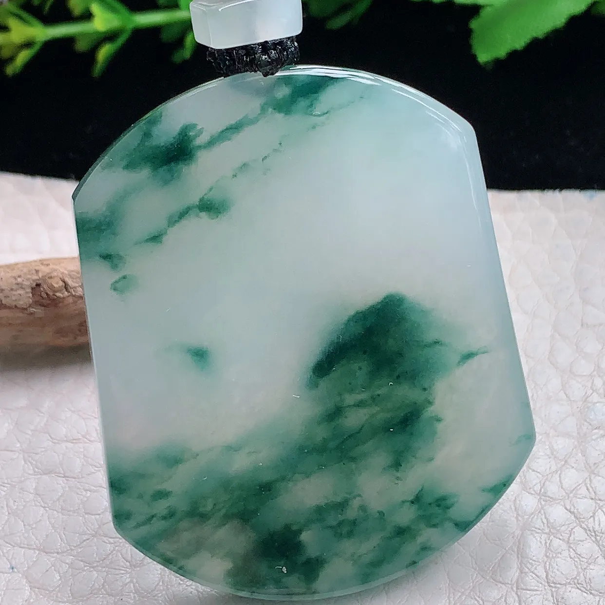 yl自然光49.8*41.3*5.8天然缅甸翡翠a货精雕冰飘花平安无事牌玉吊坠 玉挂件