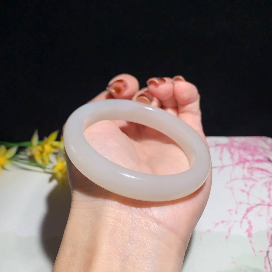 和田玉54.5圈口藕粉色手镯！玉质细腻油润 底色纯净 无裂无杂 脂粉好，品质好