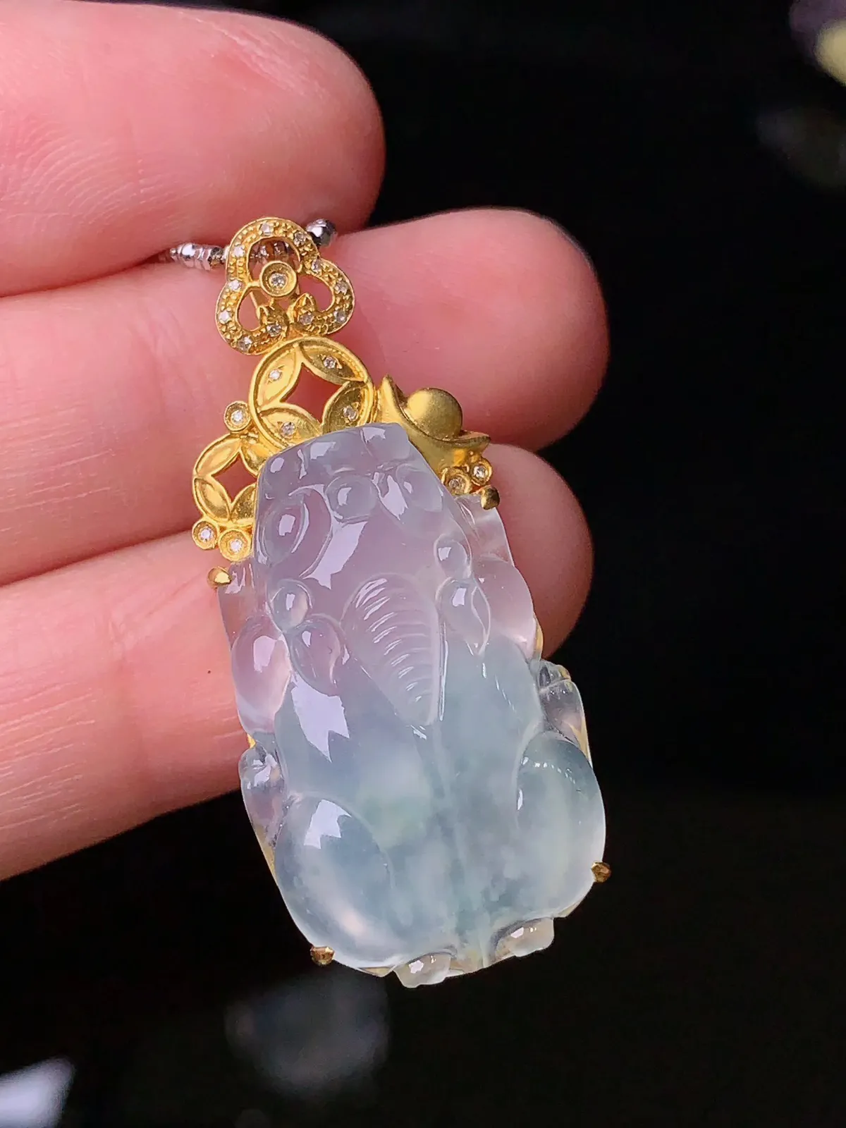 18k金钻镶嵌冰种貔貅吊坠 玉质细腻 色泽清新艳丽 整体尺寸36*15.8*7.2