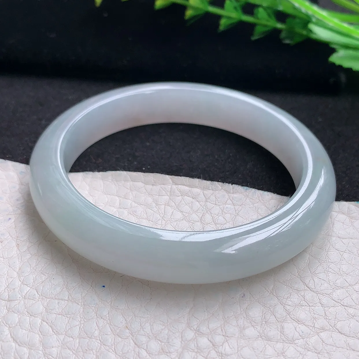 n自然光55*10.7*8.5平安镯 天然翡翠a货冰胶白月光宽边玉手镯 玉手环