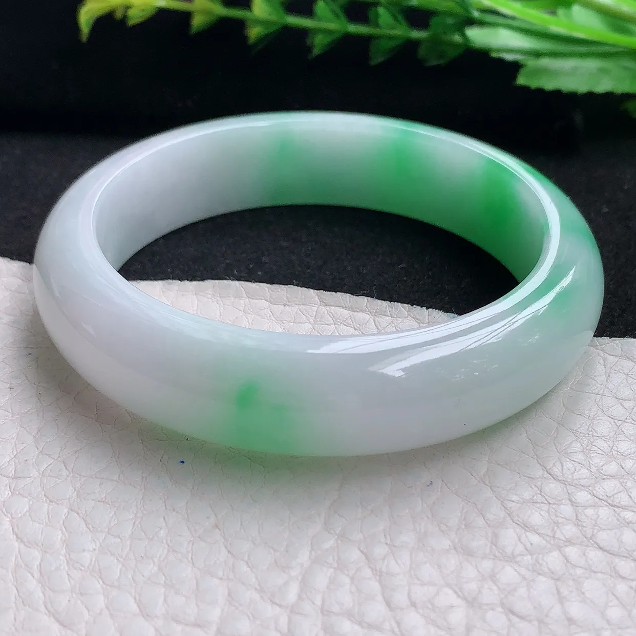 yh自然光57*14.3*8.5平安镯 天然缅甸翡翠a货阳绿厚装宽边玉手镯 玉手环