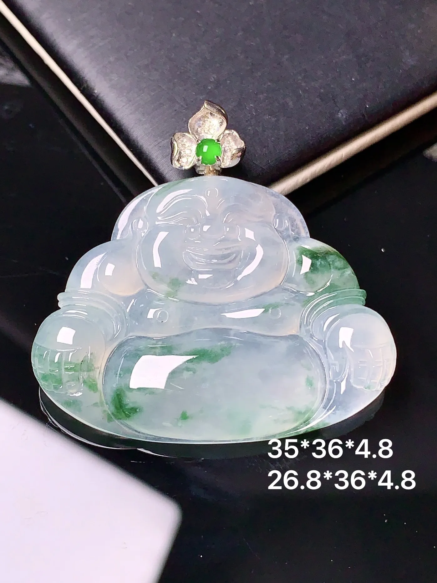 18k金钻镶嵌冰种飘绿佛公吊坠 玉质细腻 色泽艳丽 整体尺寸35*36*4.8