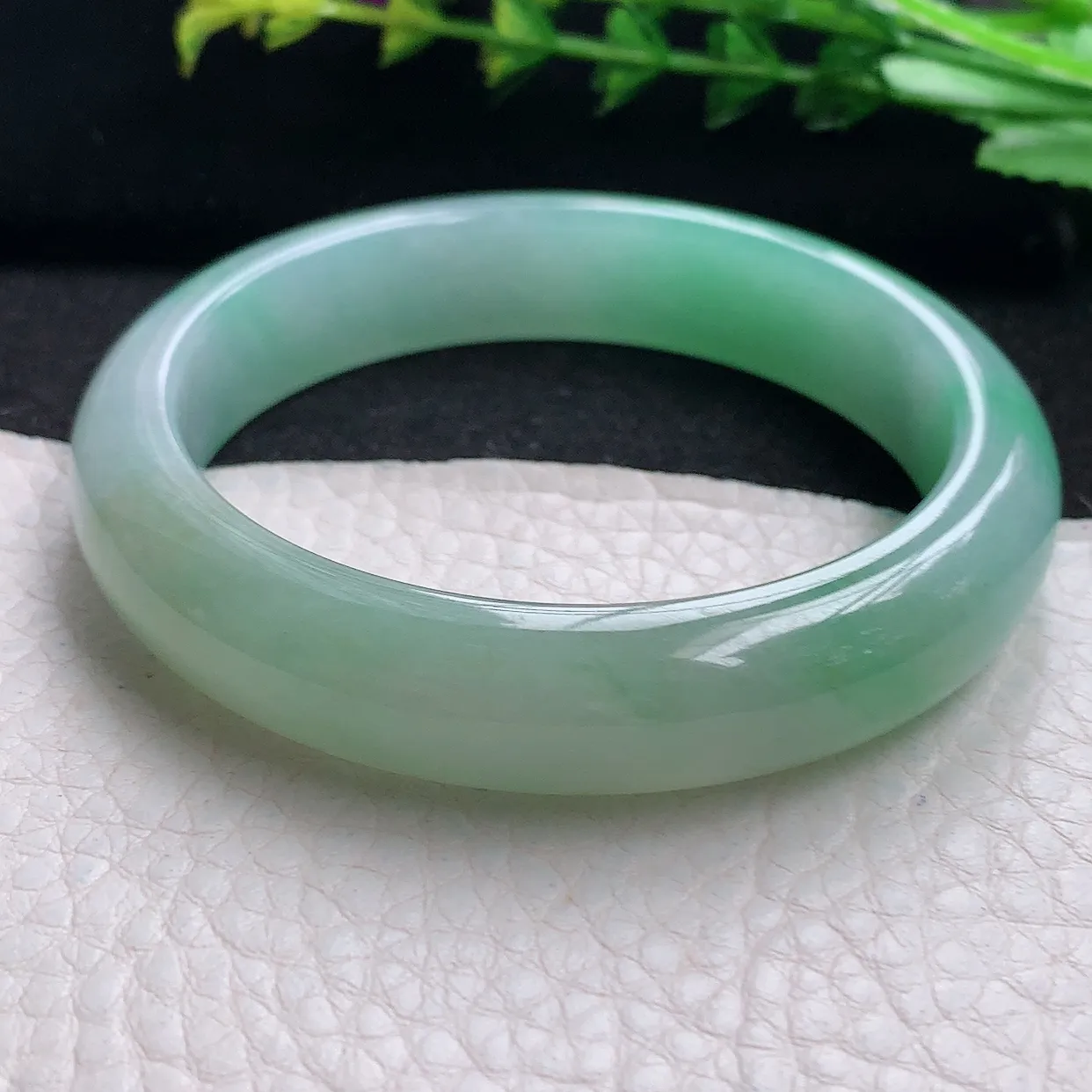 r自然光56*12.6*8.2平安镯 天然缅甸翡翠a货冰绿宽边玉手镯 玉手环