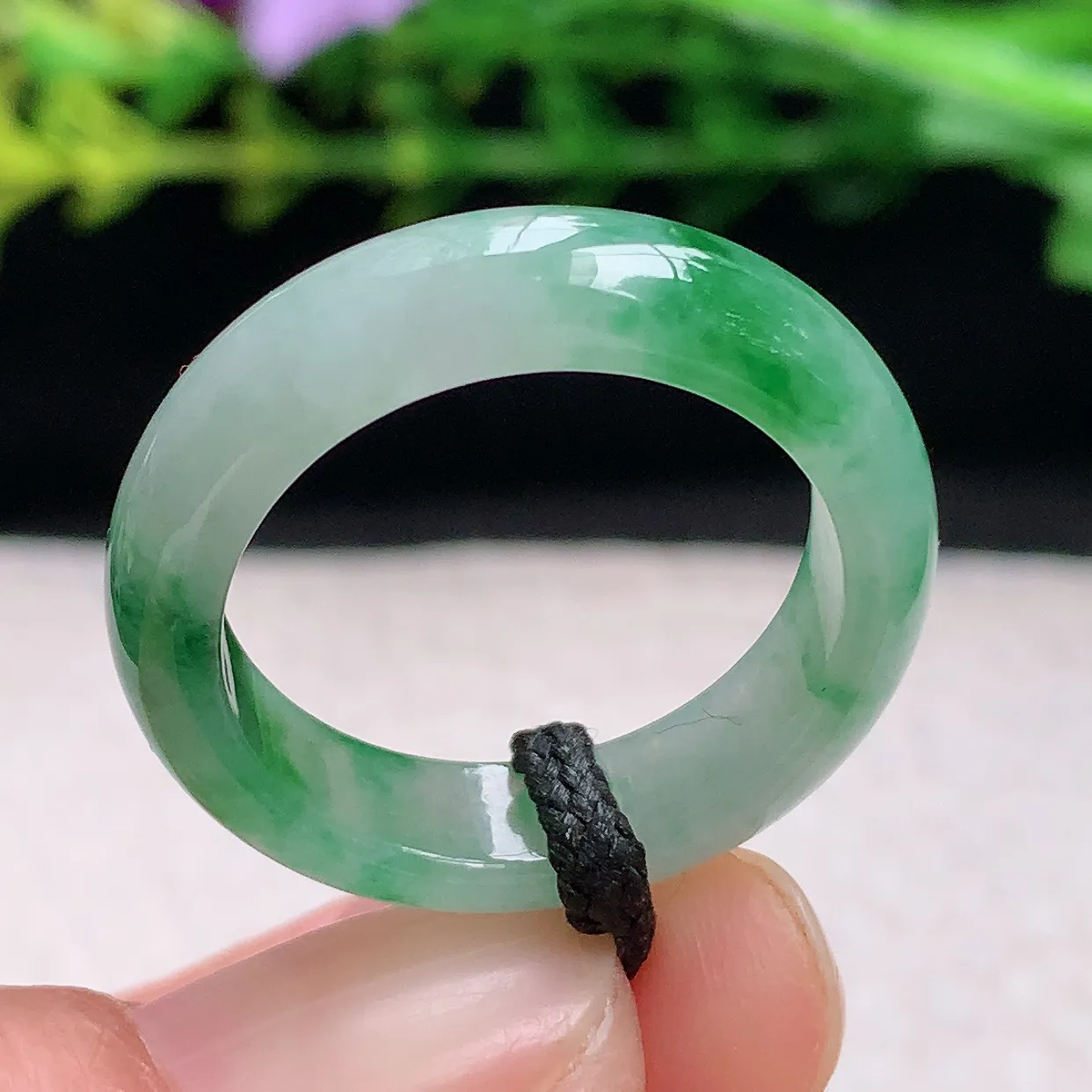 zl自然光19.5*5.5*3.4天然缅甸翡翠a 货19.5mm内径飘绿花玉戒指 玉指环