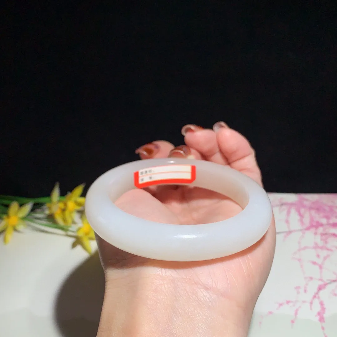 土豪款，和田玉56.5圈口藕粉色手镯！玉质细腻油润 底色纯净 无裂无杂 脂粉好，品质好