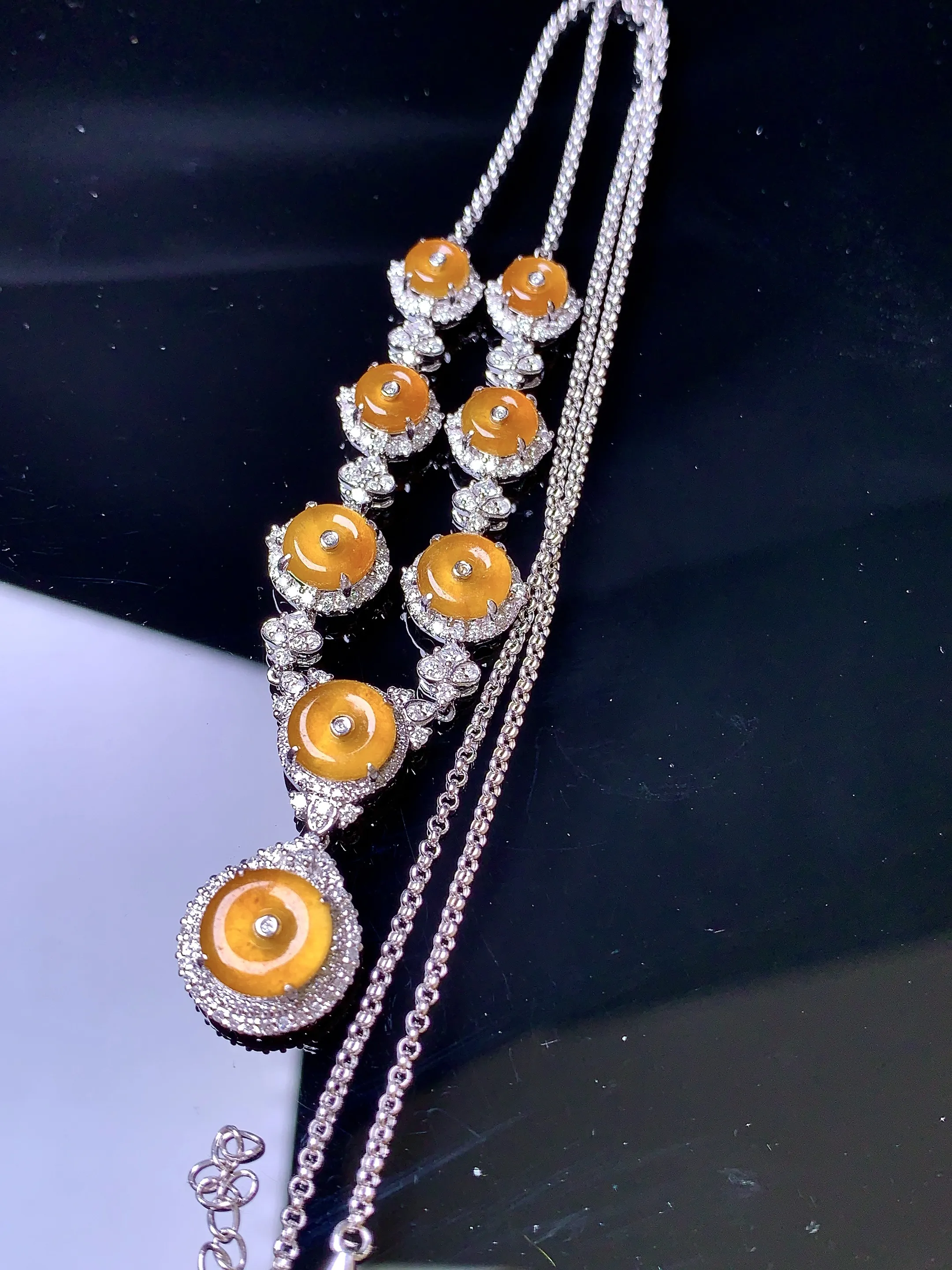 18k金钻镶嵌黄翡平安扣吊坠 玉质细腻 色泽艳丽 整体尺寸68.3*12.2*6.3