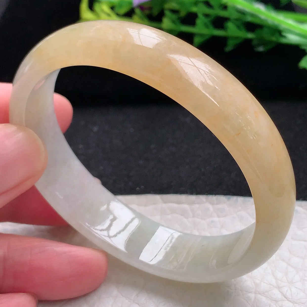 mq自然光55.5*47*14*6贵妃镯 天然翡翠a货冰双彩蛋形宽边玉手镯 玉手环