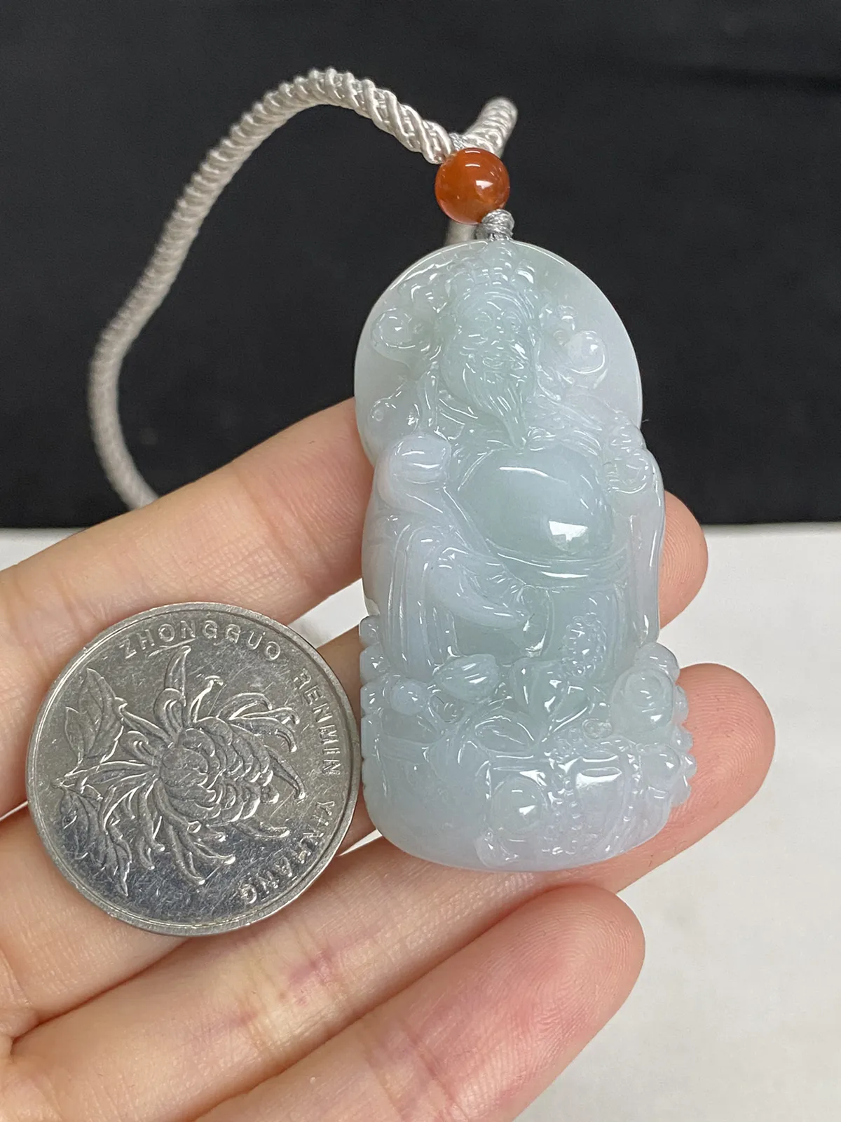 翡翠吊坠，配珠未测